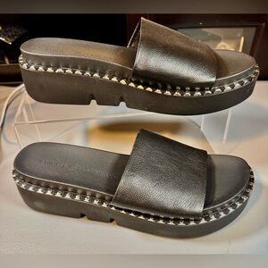 Chinese Laundry Promise Leather platform Slides 
8 1/2
NWOT